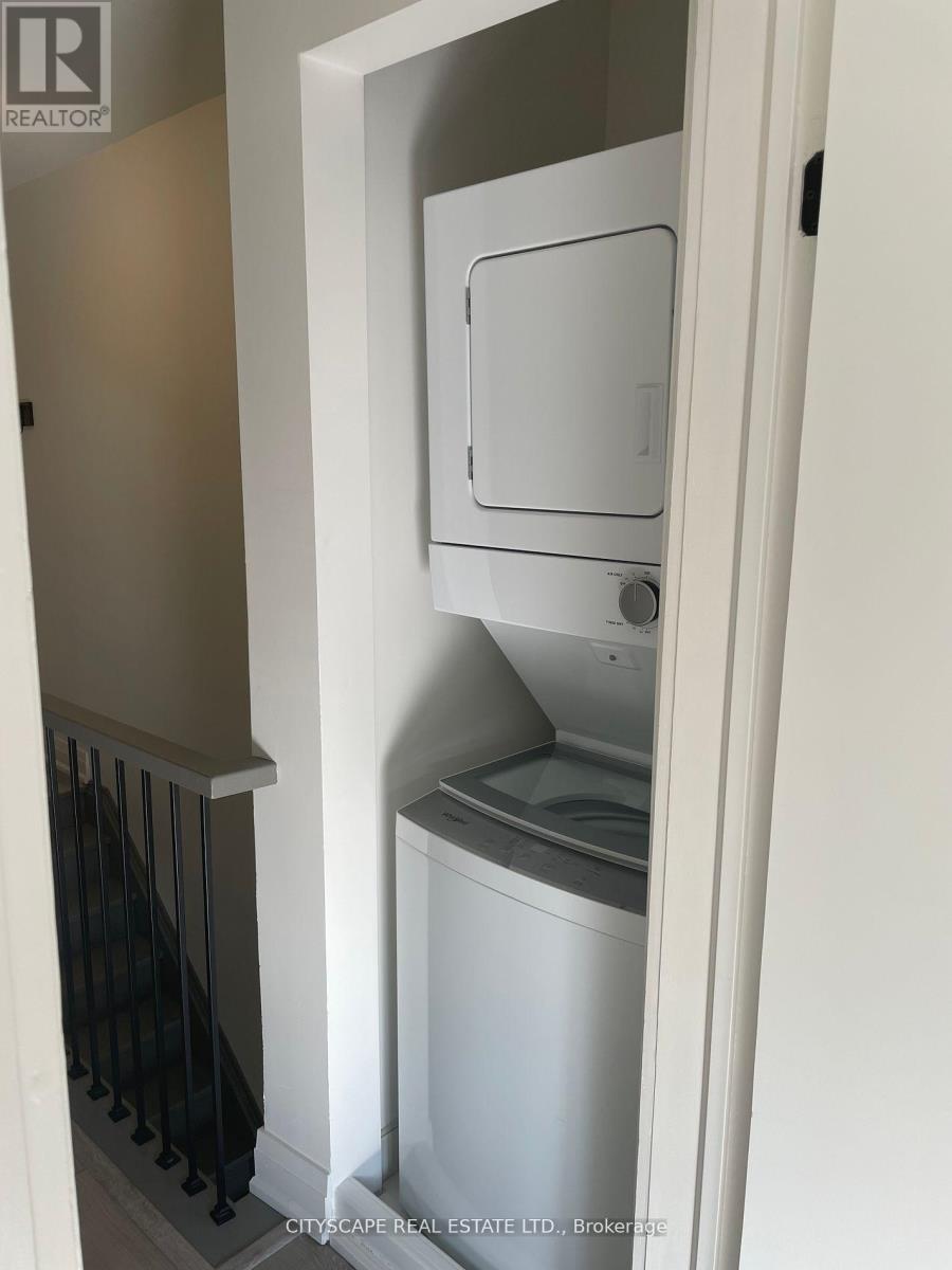 Upper - 380 Northcliffe Boulevard, Toronto, Ontario  M6E 3L1 - Photo 15 - C12073817
