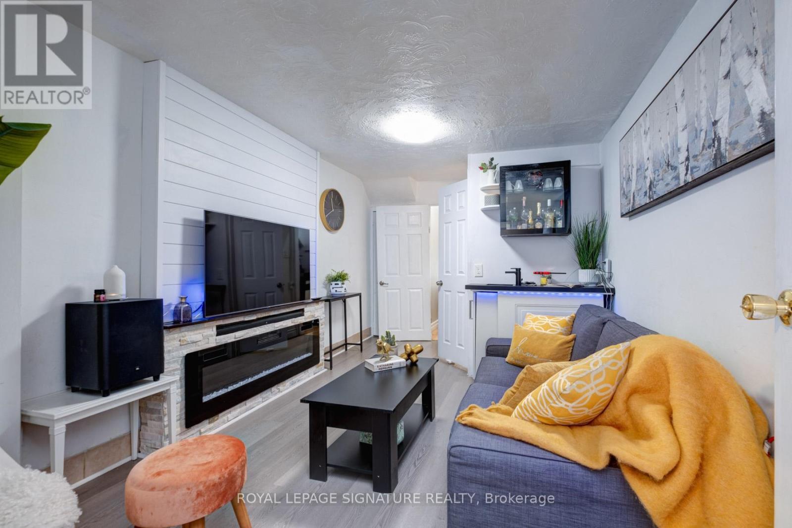 259 Claremont Street, Toronto, Ontario  M6J 2N1 - Photo 6 - C12073844