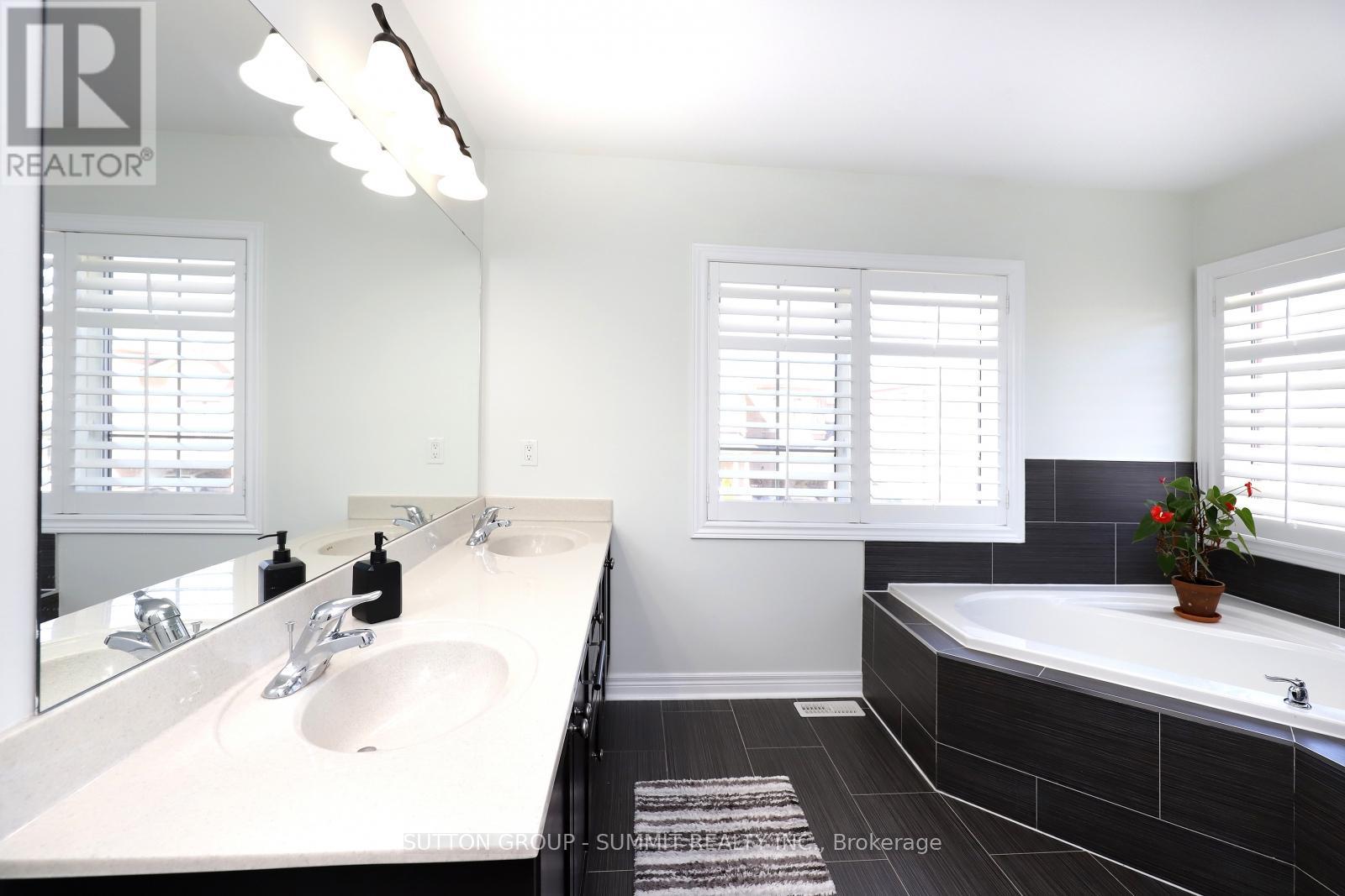 2 Ross Shiner Lane, Whitchurch-Stouffville, Ontario  L4A 0S2 - Photo 32 - N12073880