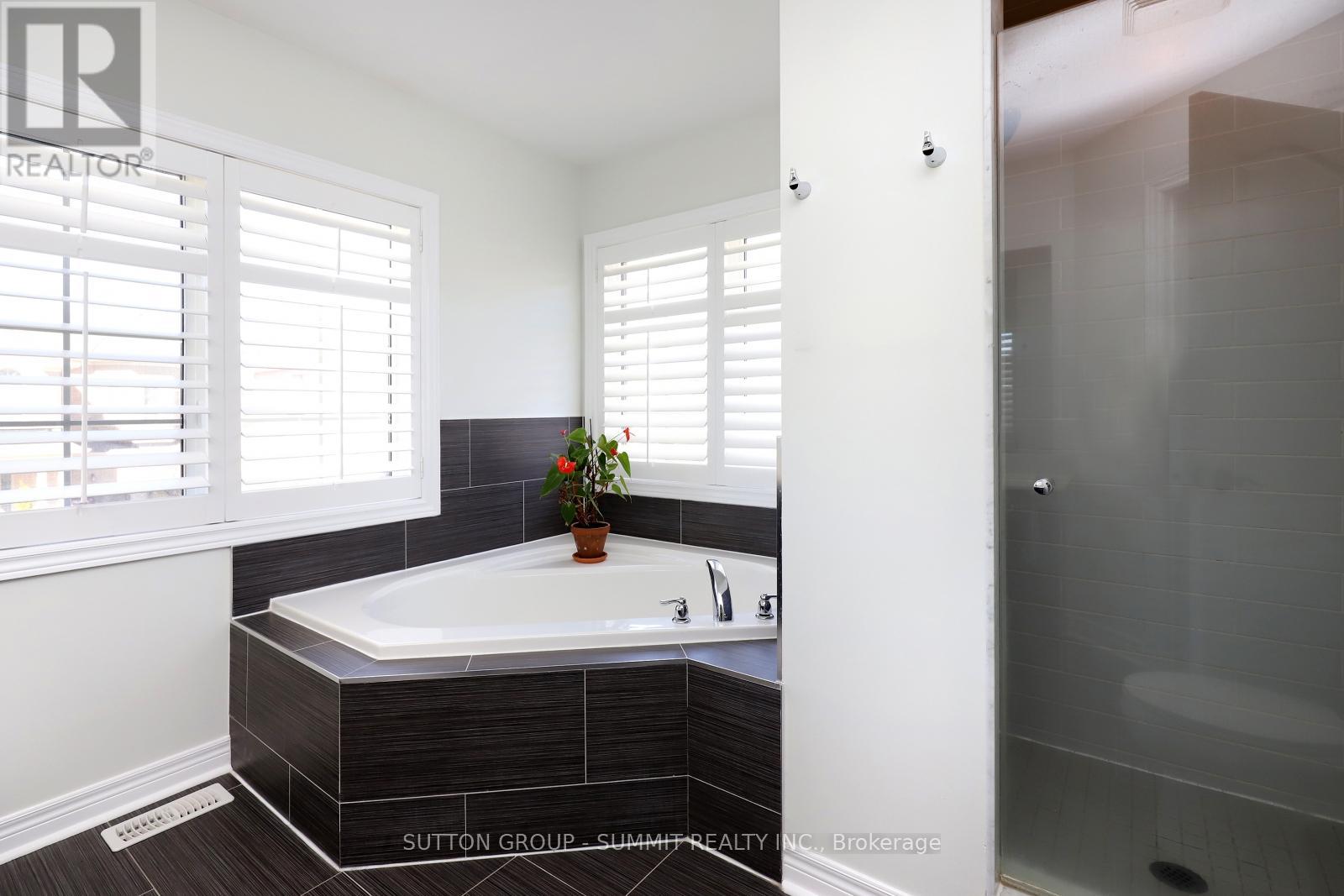2 Ross Shiner Lane, Whitchurch-Stouffville, Ontario  L4A 0S2 - Photo 33 - N12073880
