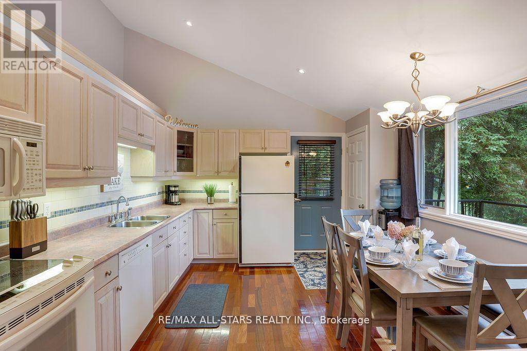 1086 Cameron Lane, Algonquin Highlands, Ontario  K0M 1J0 - Photo 16 - X12073917