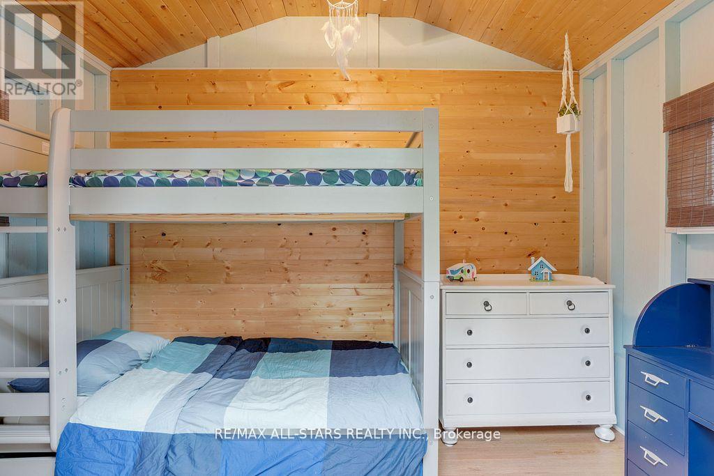 1086 Cameron Lane, Algonquin Highlands, Ontario  K0M 1J0 - Photo 32 - X12073917
