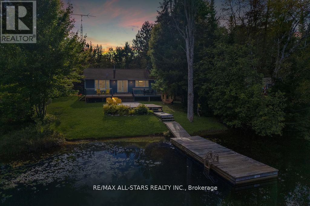 1086 Cameron Lane, Algonquin Highlands, Ontario  K0M 1J0 - Photo 4 - X12073917