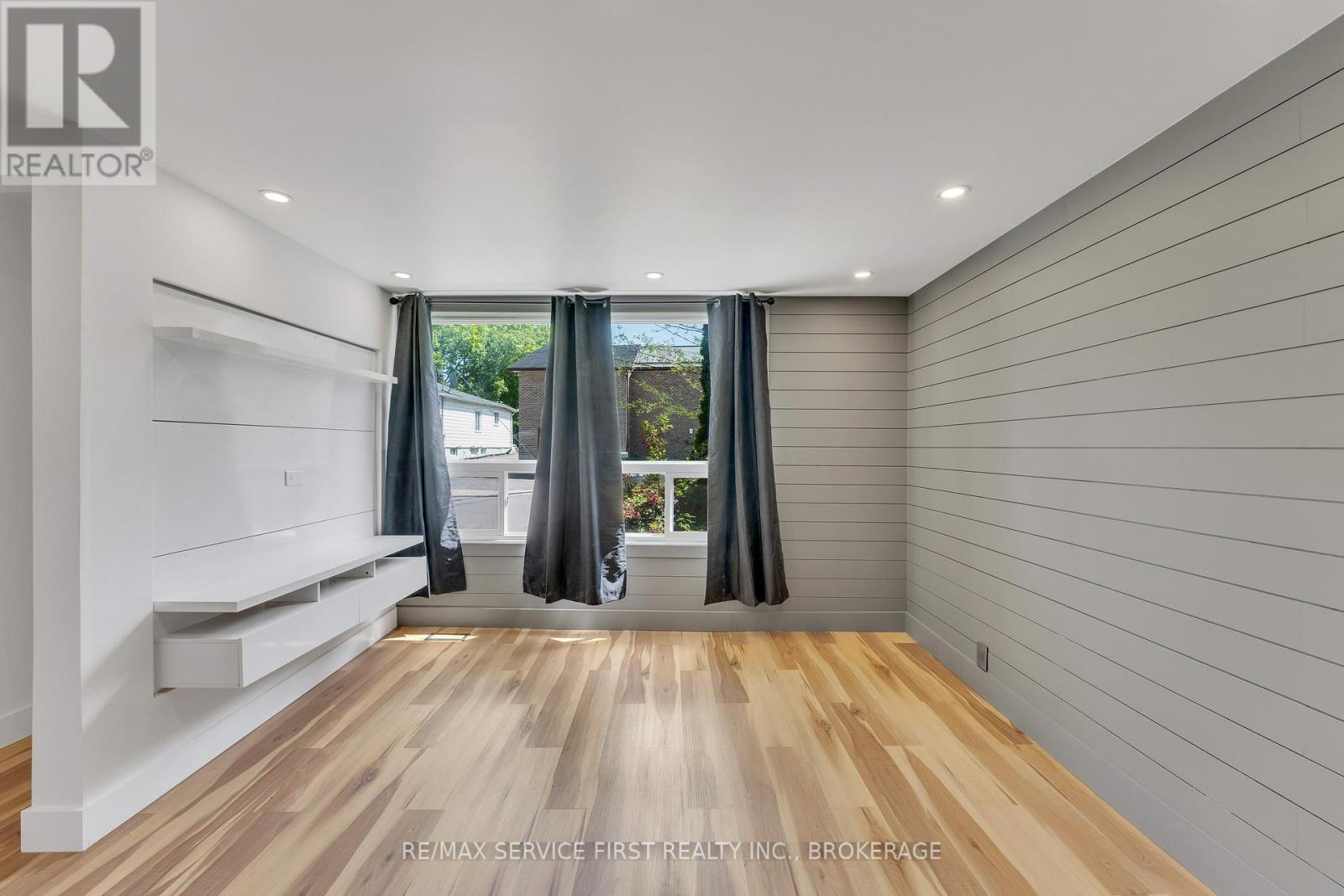 211 Raglan Road, Kingston, Ontario  K7K 1L5 - Photo 3 - X12073991
