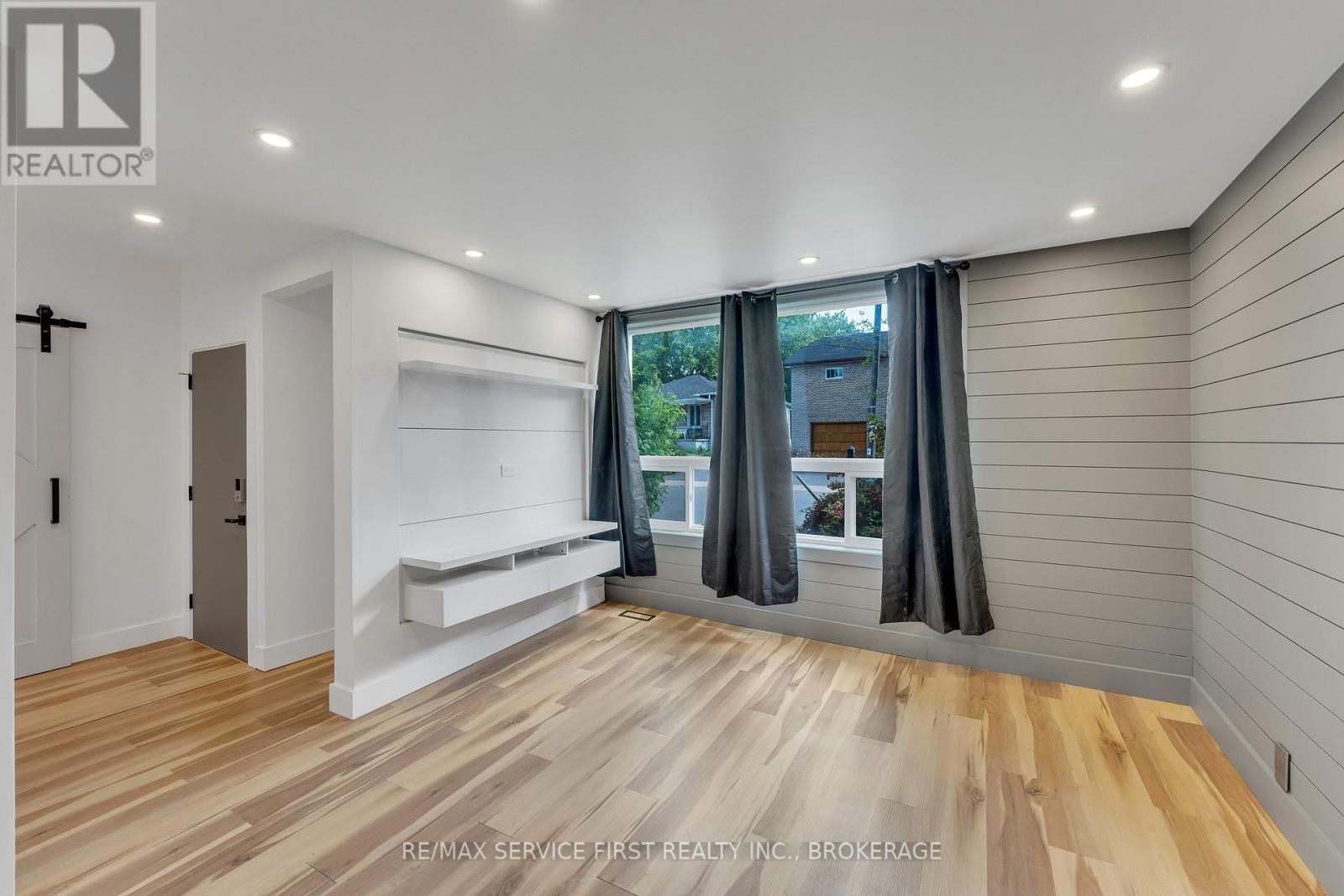 211 Raglan Road, Kingston, Ontario  K7K 1L5 - Photo 4 - X12073991