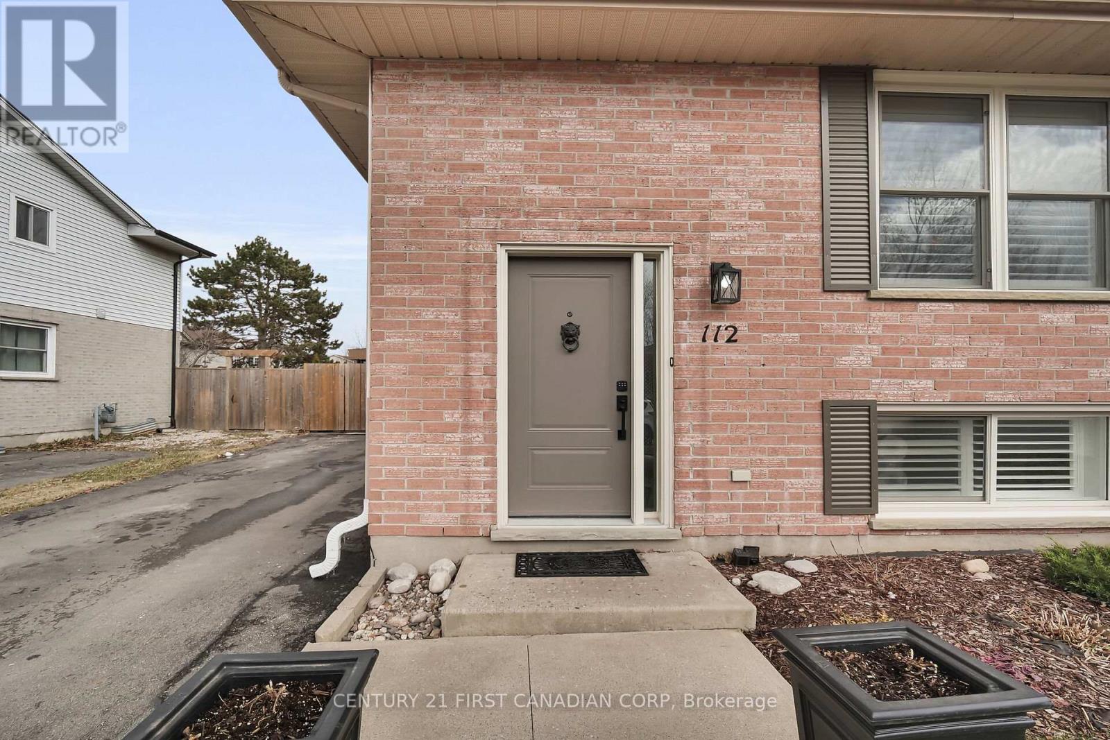 Photo 3 of 34 for 112 Bonaventure Drive