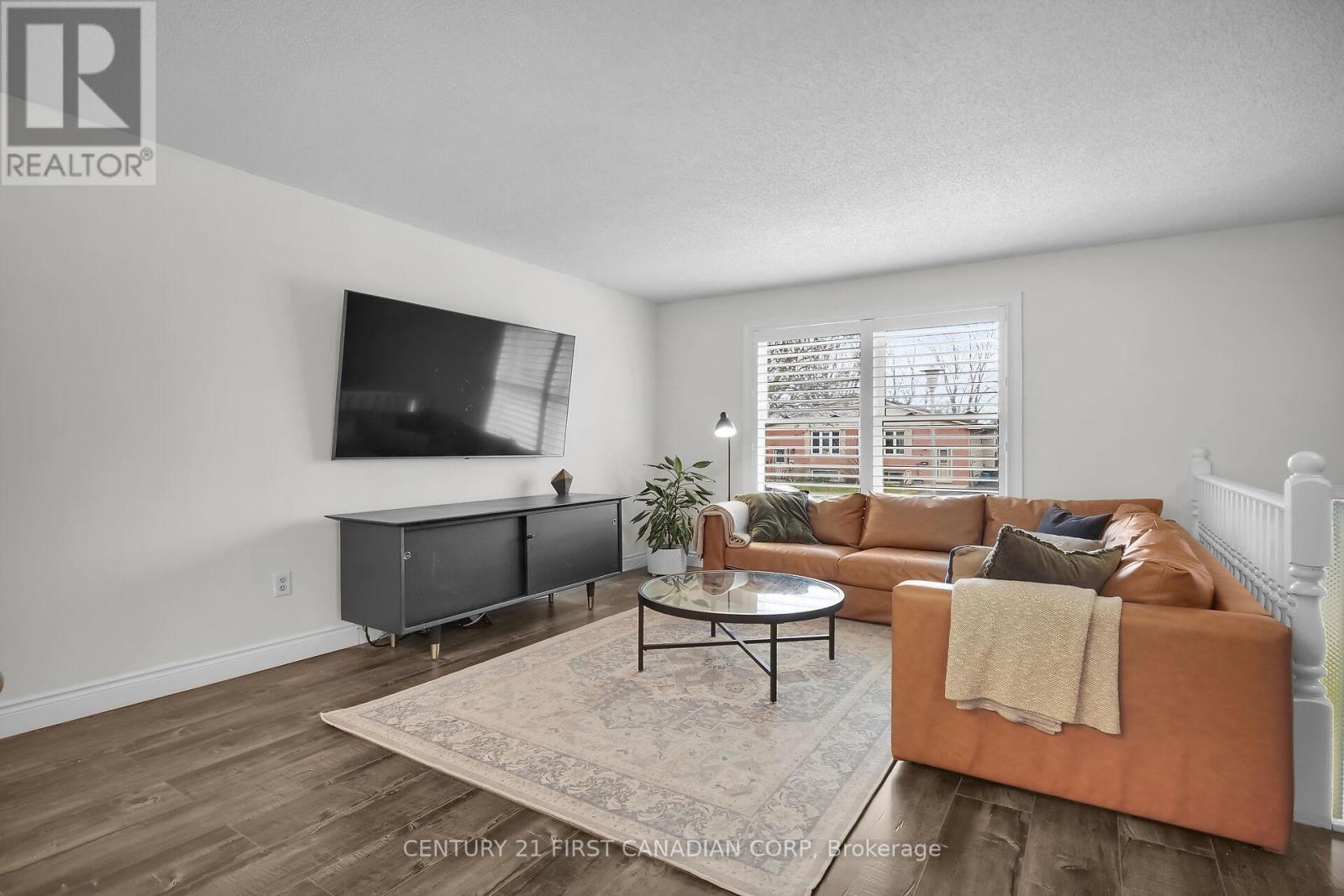 Photo 5 of 34 for 112 Bonaventure Drive