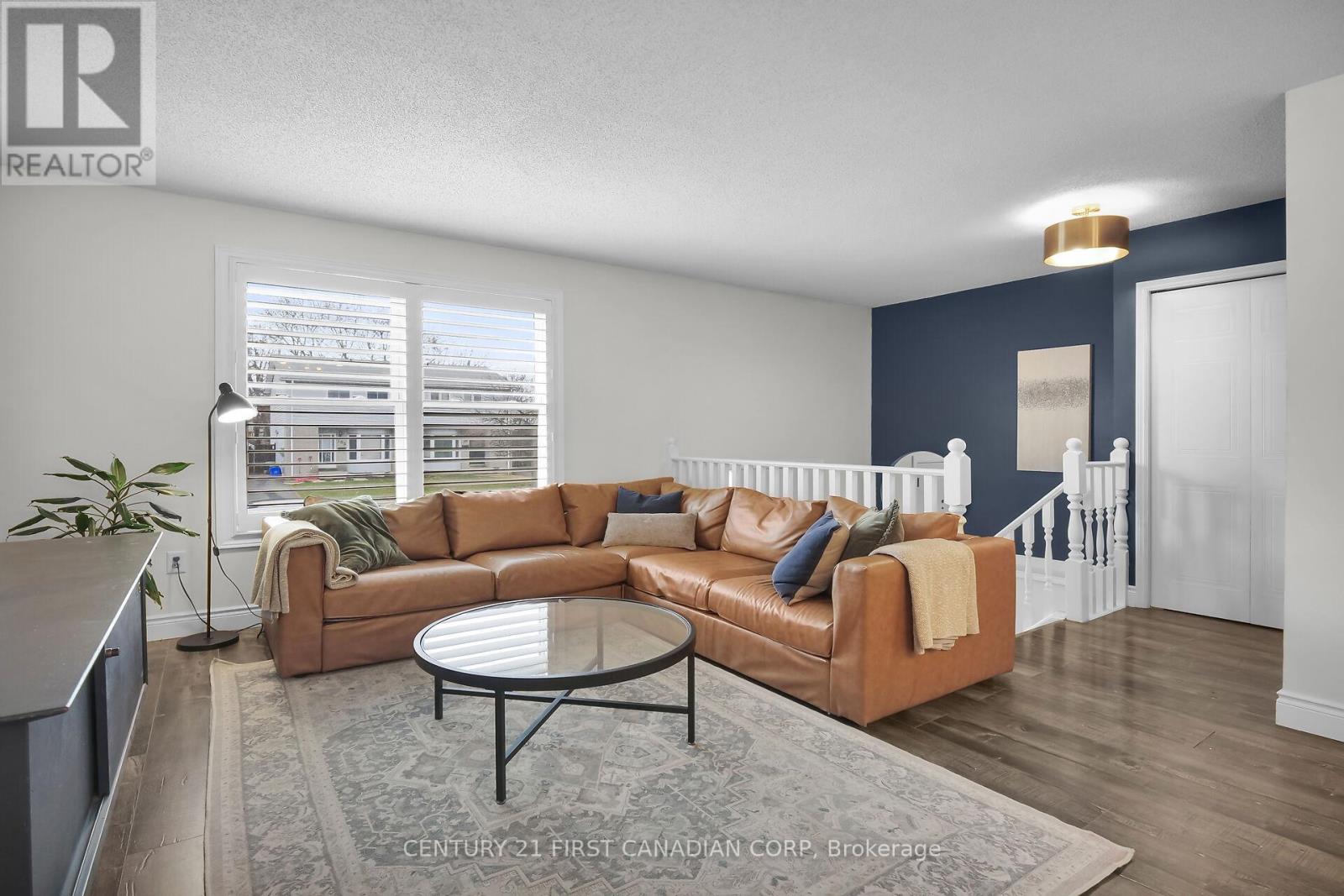 Photo 6 of 34 for 112 Bonaventure Drive