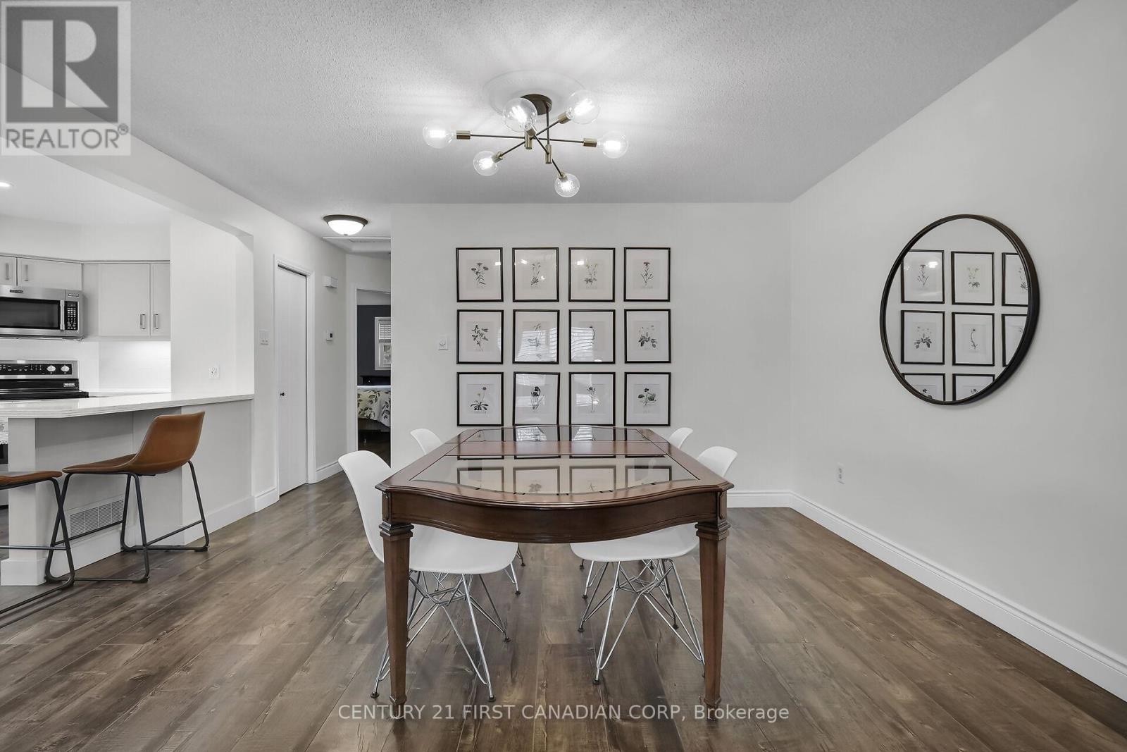 Photo 8 of 34 for 112 Bonaventure Drive
