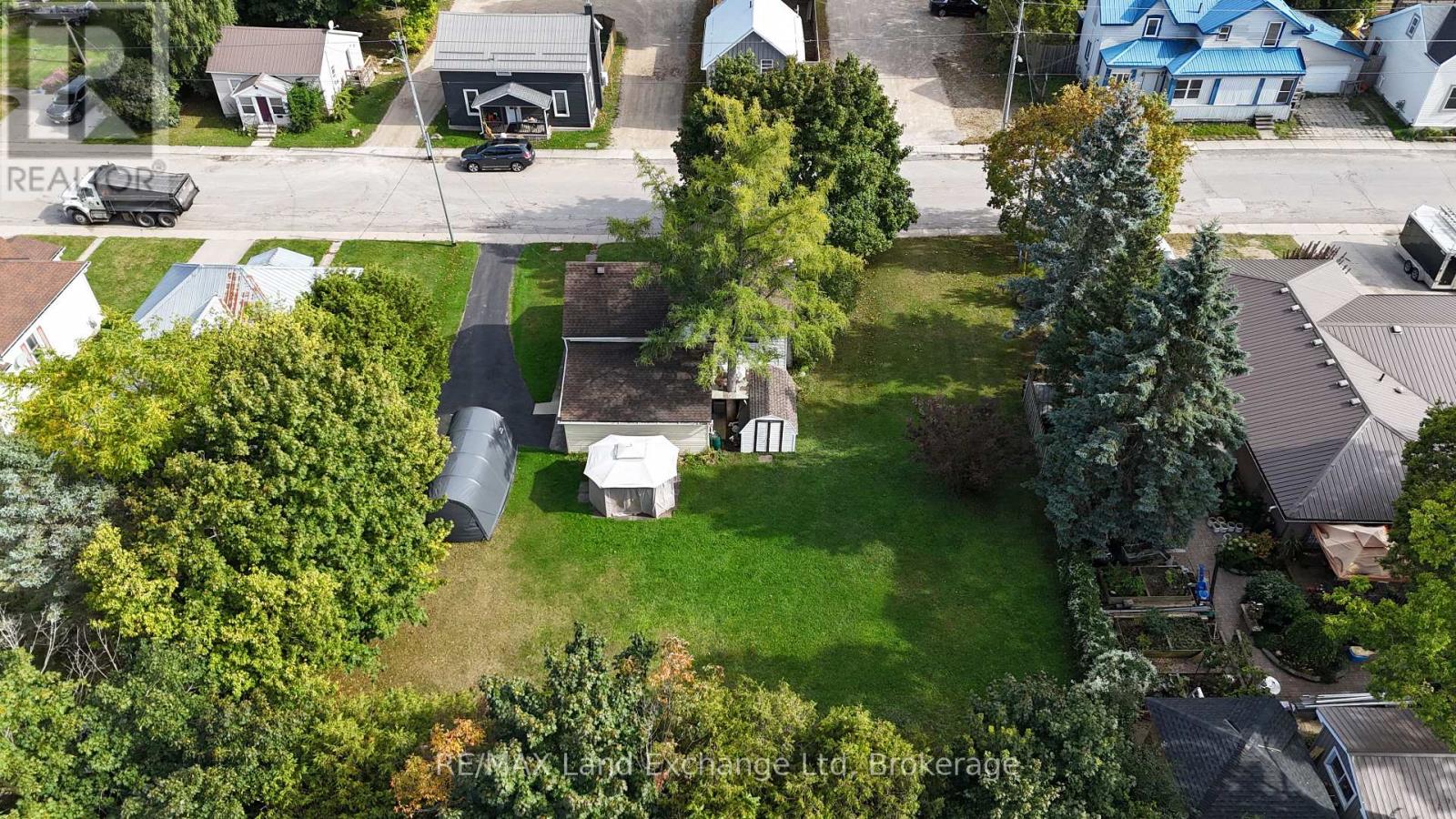208 Edward Street, North Huron, Ontario  N0G 2W0 - Photo 4 - X12074007