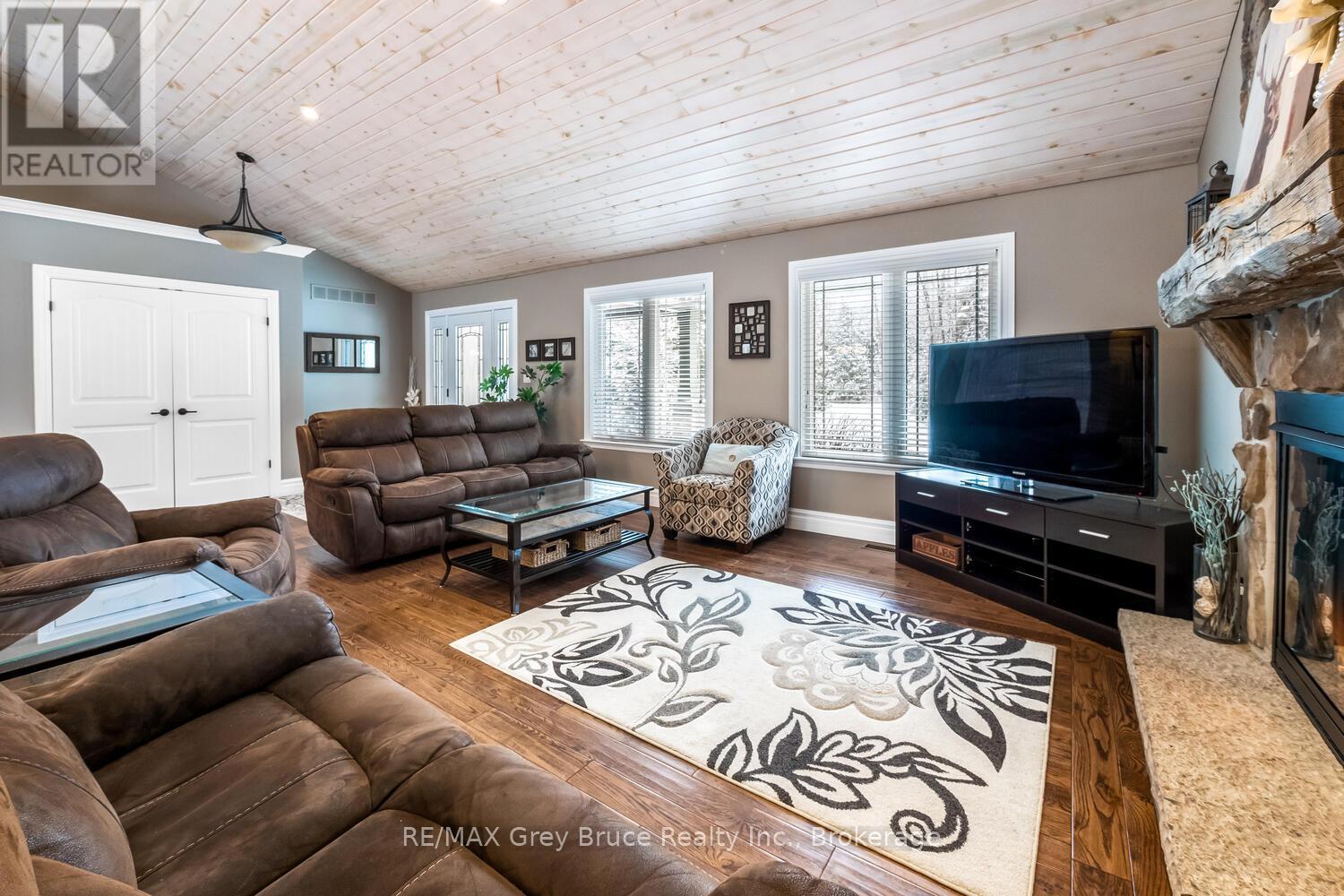 40 Pine Forest Drive, South Bruce Peninsula, Ontario  N0H 2G0 - Photo 11 - X11958309