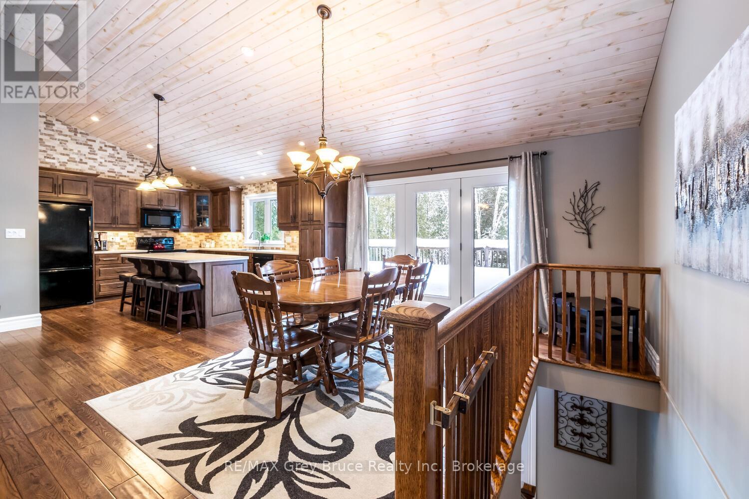 40 Pine Forest Drive, South Bruce Peninsula, Ontario  N0H 2G0 - Photo 12 - X11958309