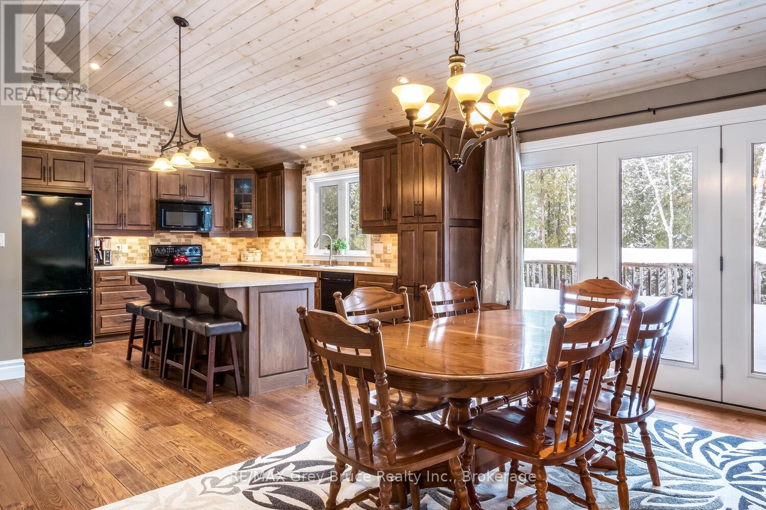 40 Pine Forest Drive, South Bruce Peninsula, Ontario  N0H 2G0 - Photo 13 - X11958309