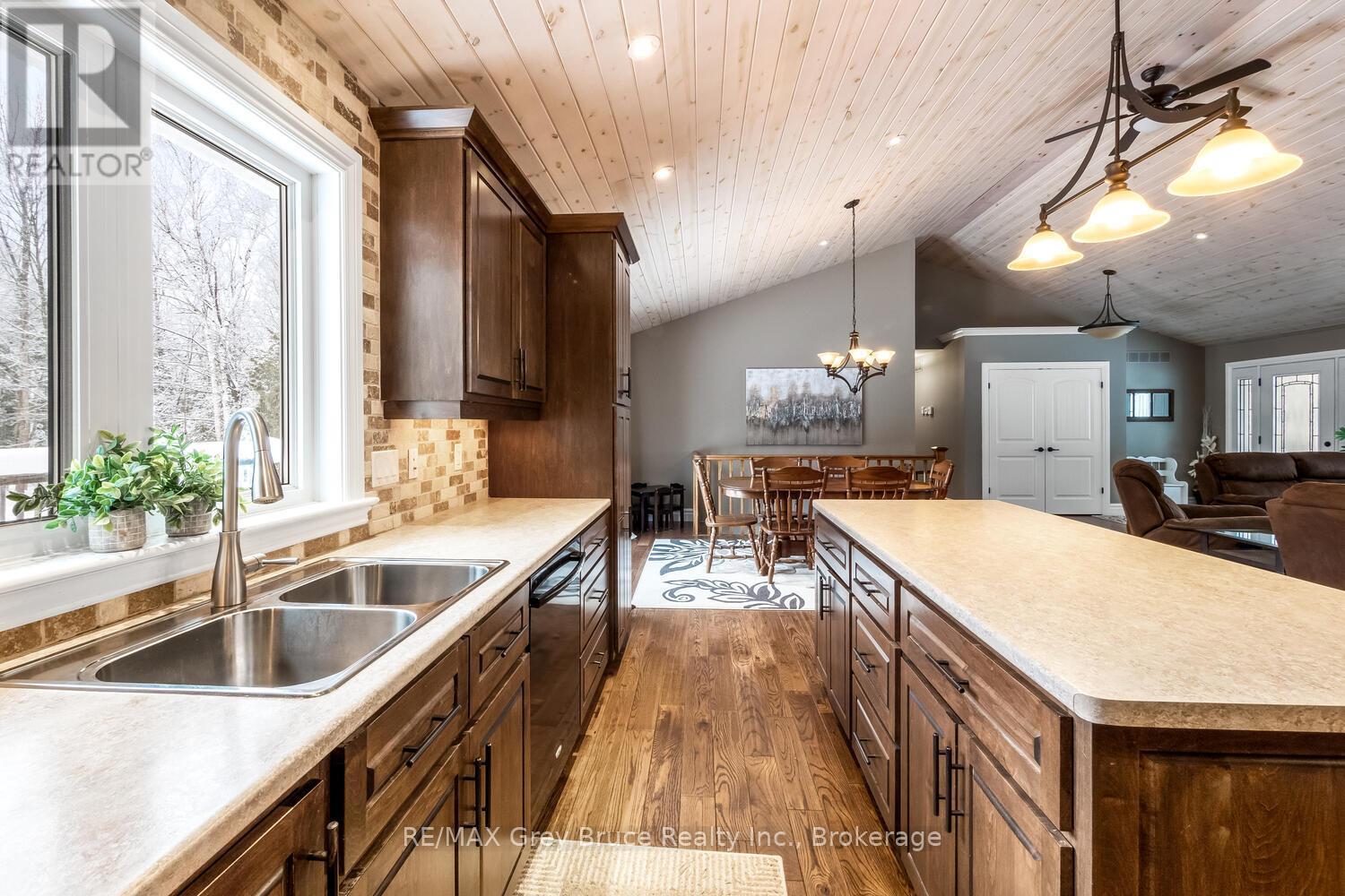 40 Pine Forest Drive, South Bruce Peninsula, Ontario  N0H 2G0 - Photo 15 - X11958309