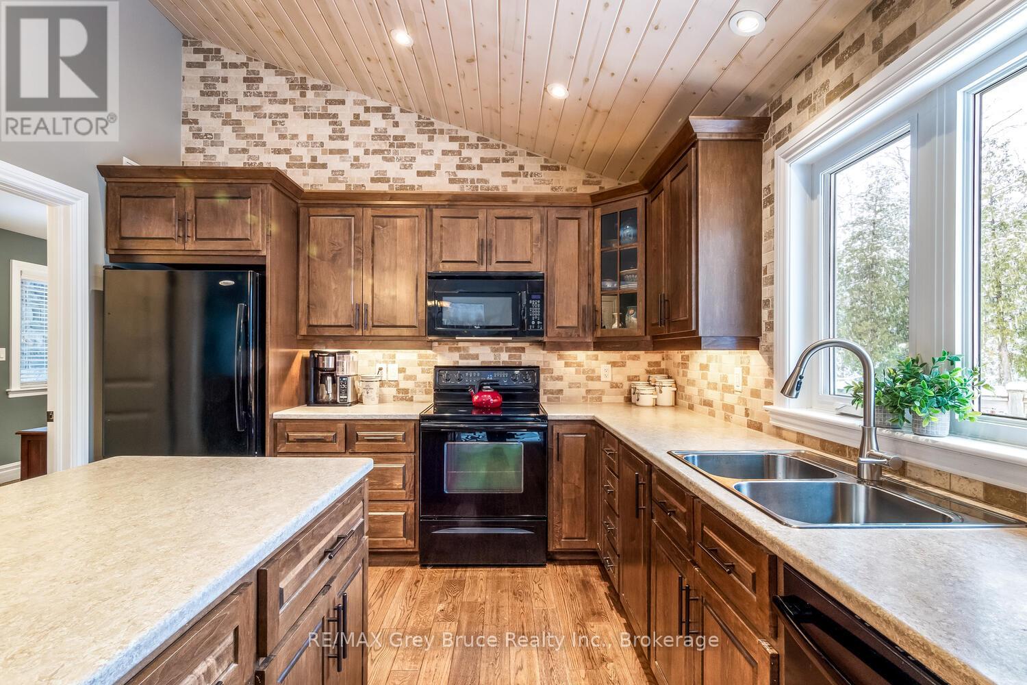 40 Pine Forest Drive, South Bruce Peninsula, Ontario  N0H 2G0 - Photo 16 - X11958309