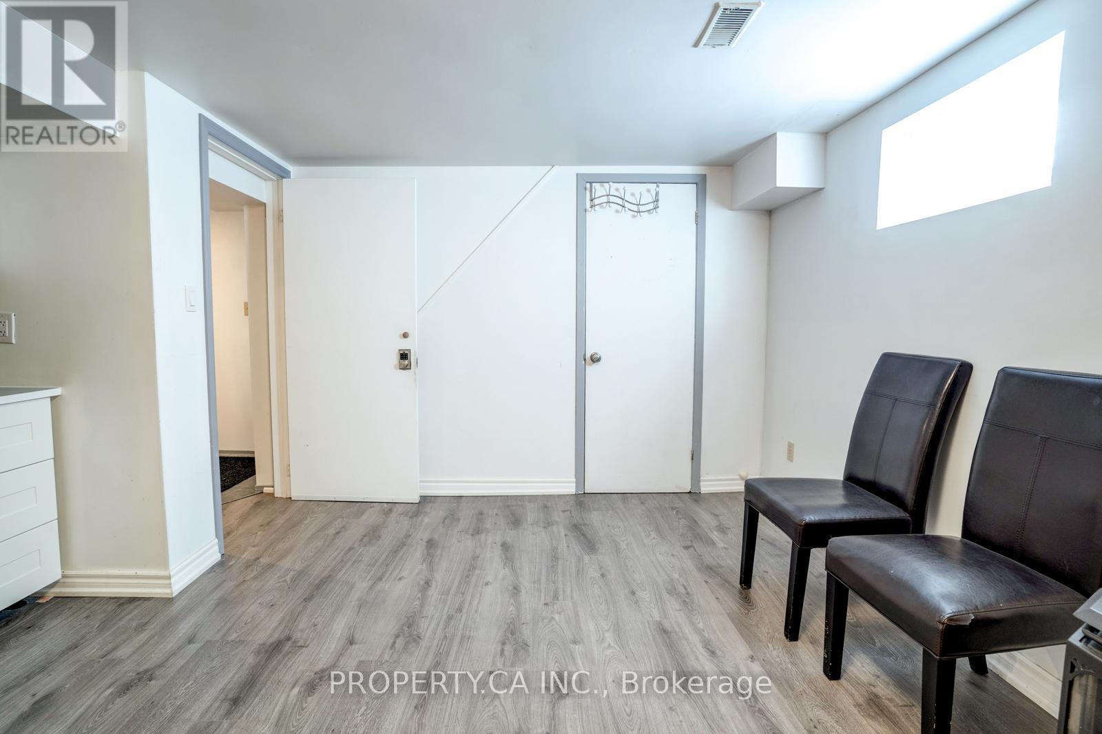 Bsmnt - 61 Squires Avenue, Toronto, Ontario  M4B 2R6 - Photo 10 - E12073994