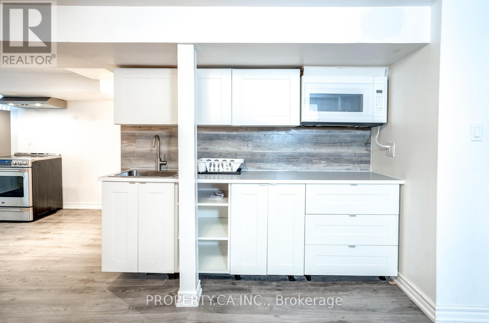 Bsmnt - 61 Squires Avenue, Toronto, Ontario  M4B 2R6 - Photo 11 - E12073994