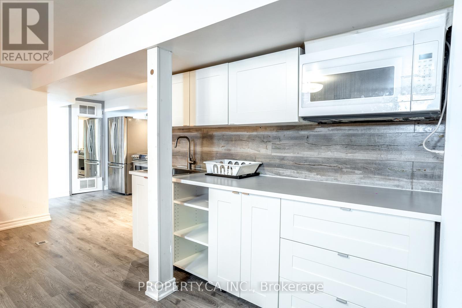 Bsmnt - 61 Squires Avenue, Toronto, Ontario  M4B 2R6 - Photo 12 - E12073994