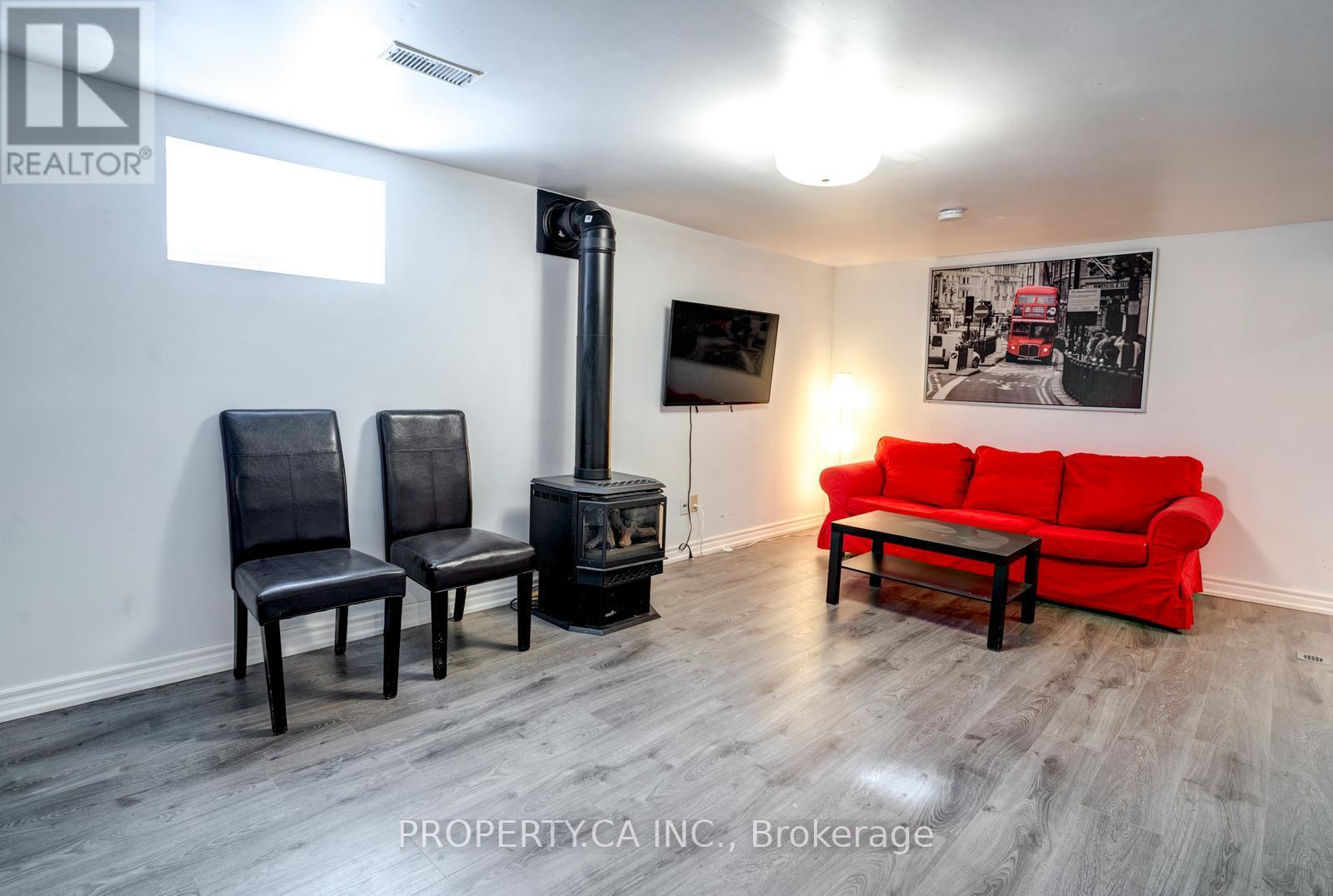 Bsmnt - 61 Squires Avenue, Toronto, Ontario  M4B 2R6 - Photo 2 - E12073994
