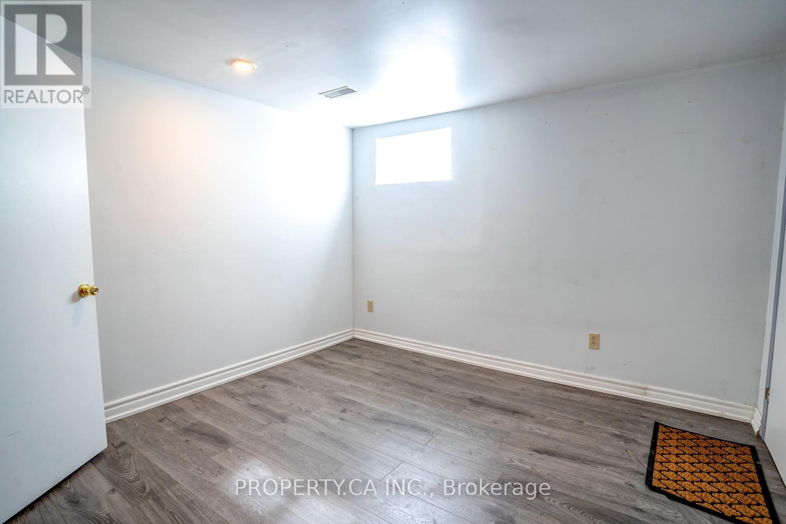 Bsmnt - 61 Squires Avenue, Toronto, Ontario  M4B 2R6 - Photo 20 - E12073994