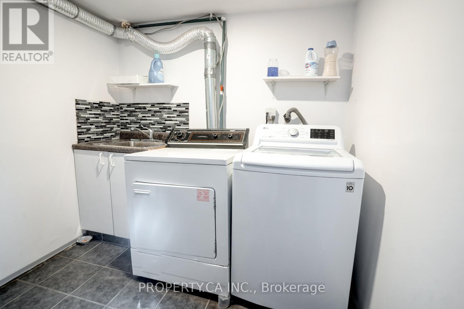 Bsmnt - 61 Squires Avenue, Toronto, Ontario  M4B 2R6 - Photo 23 - E12073994