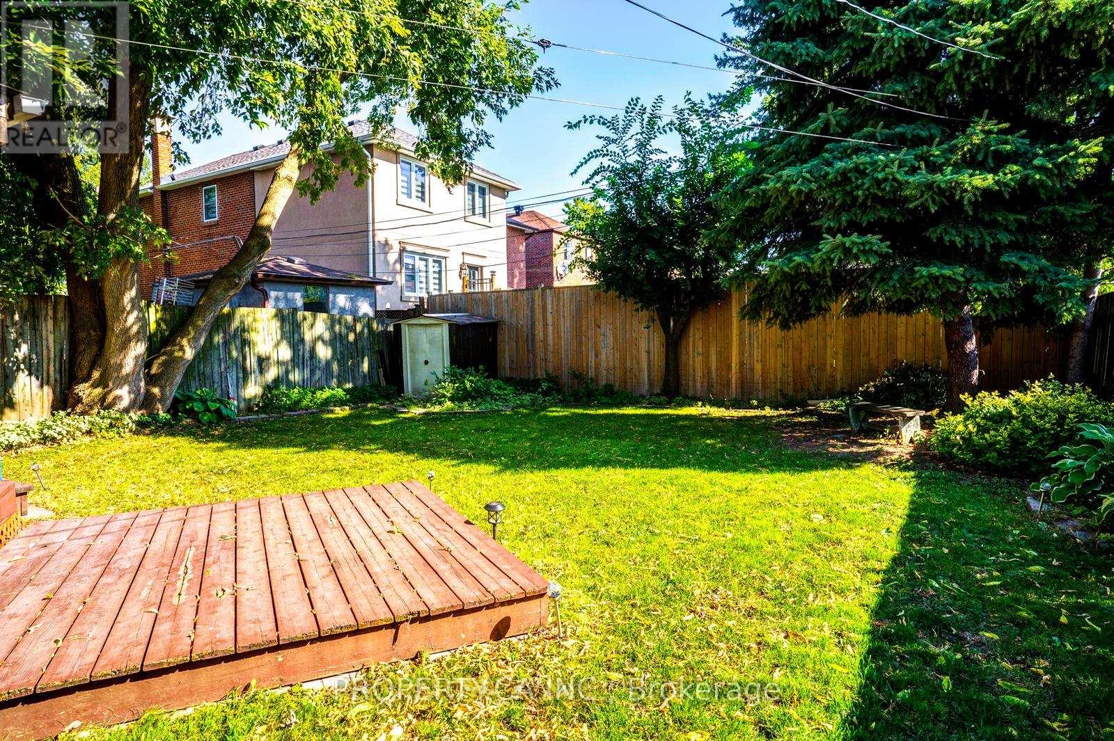 Bsmnt - 61 Squires Avenue, Toronto, Ontario  M4B 2R6 - Photo 24 - E12073994