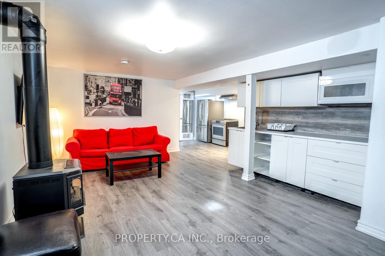 Bsmnt - 61 Squires Avenue, Toronto, Ontario  M4B 2R6 - Photo 4 - E12073994