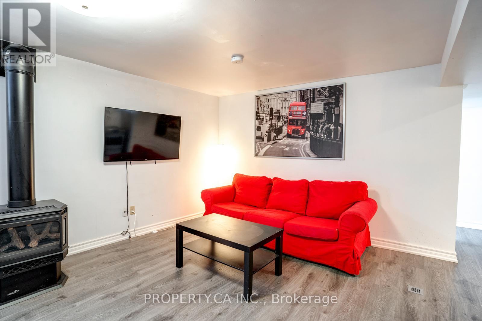 Bsmnt - 61 Squires Avenue, Toronto, Ontario  M4B 2R6 - Photo 5 - E12073994