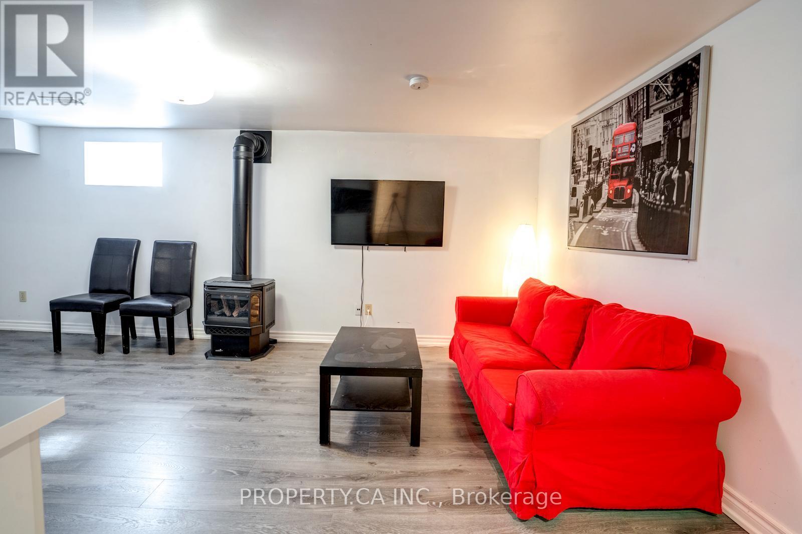 Bsmnt - 61 Squires Avenue, Toronto, Ontario  M4B 2R6 - Photo 6 - E12073994