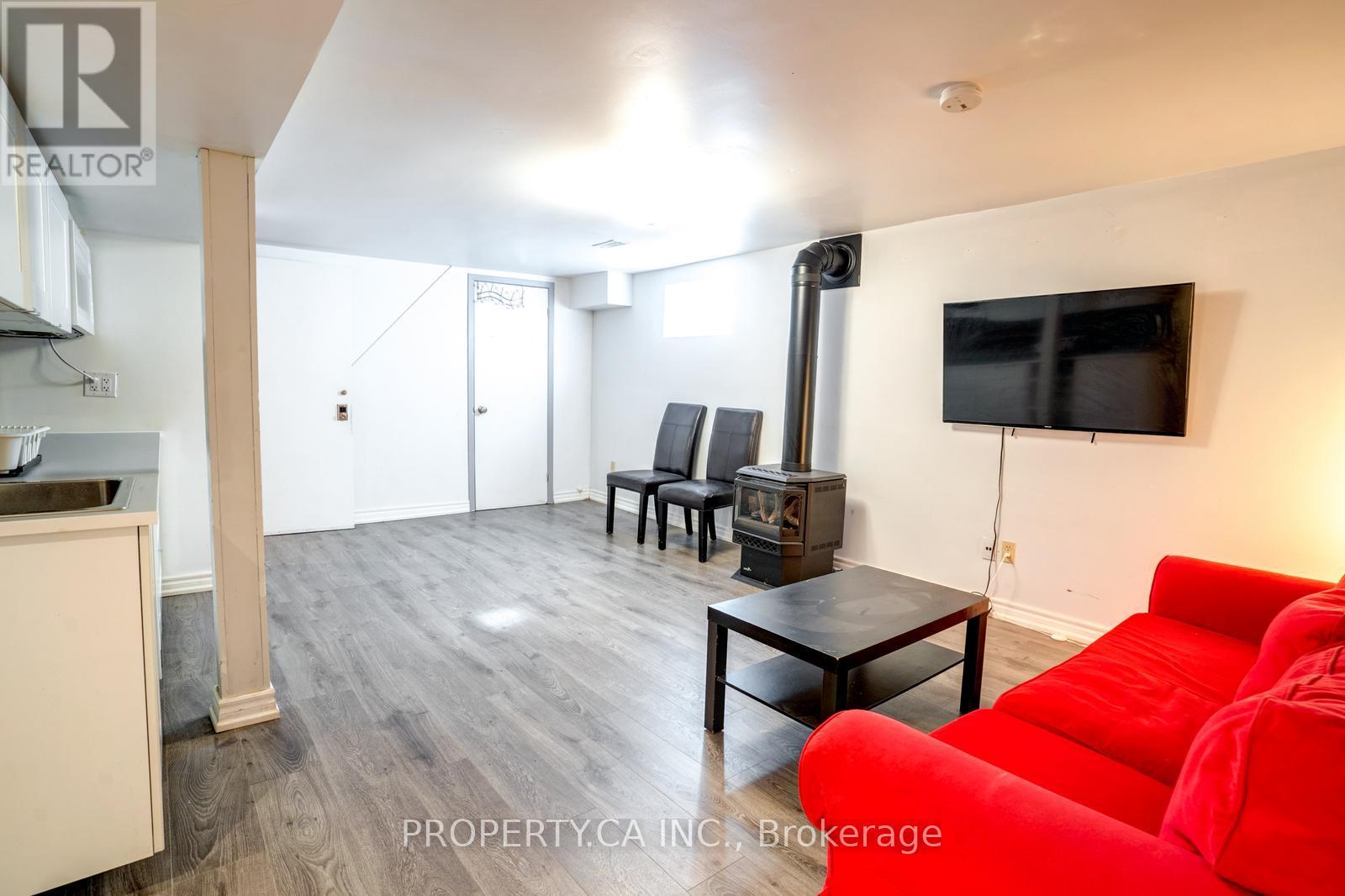 Bsmnt - 61 Squires Avenue, Toronto, Ontario  M4B 2R6 - Photo 7 - E12073994