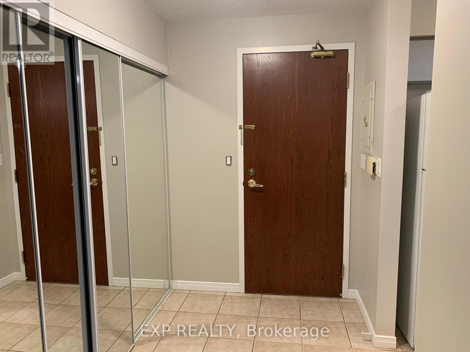 205 - 3 Ellesmere Street, Richmond Hill, Ontario  L4B 4N2 - Photo 4 - N12073998