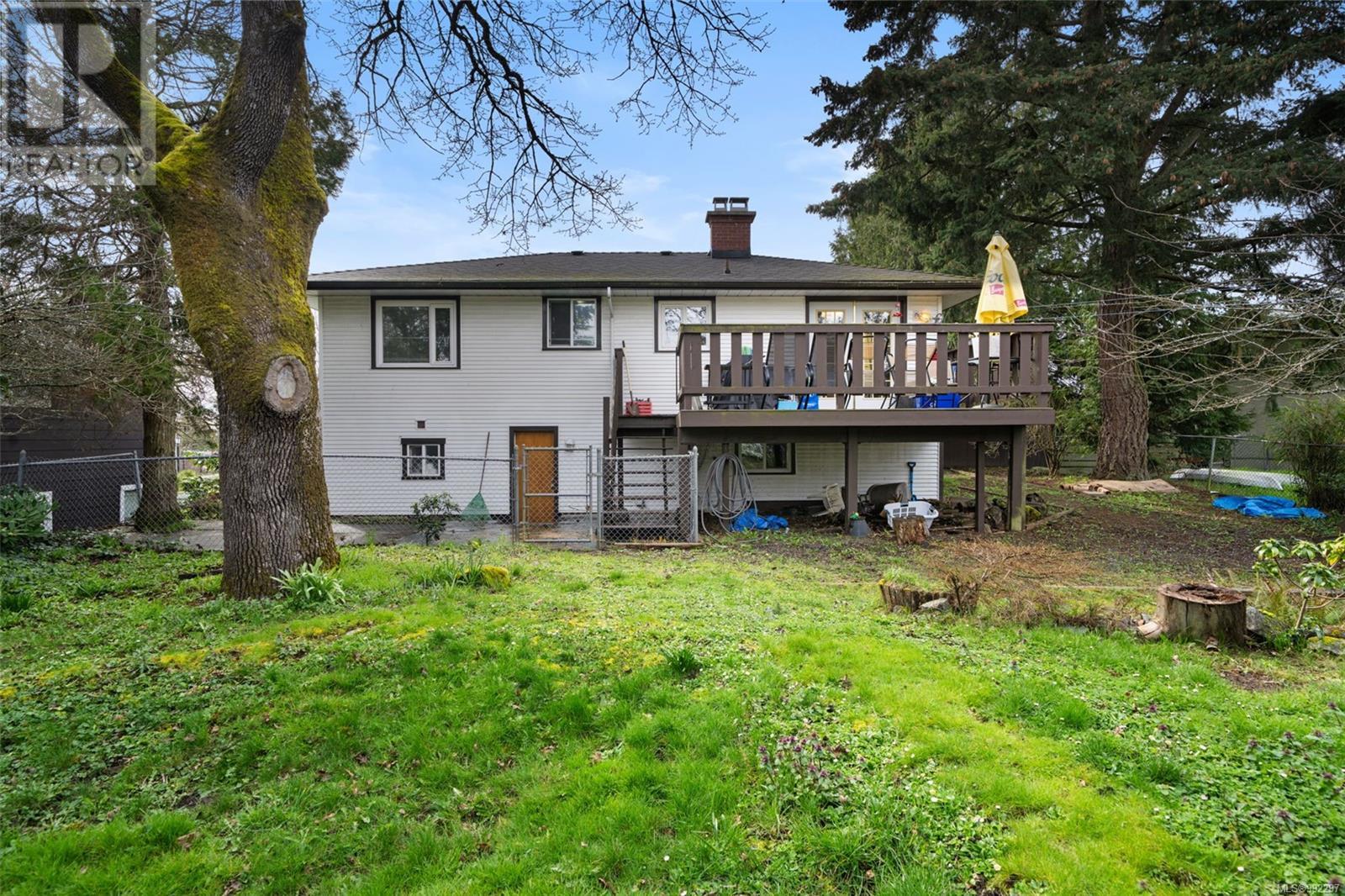 Property at 120 Kamloops Ave image 4