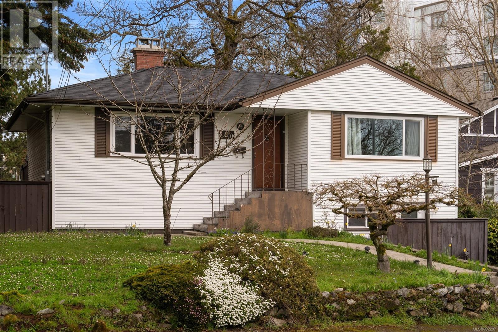 Property at 120 Kamloops Ave image 3