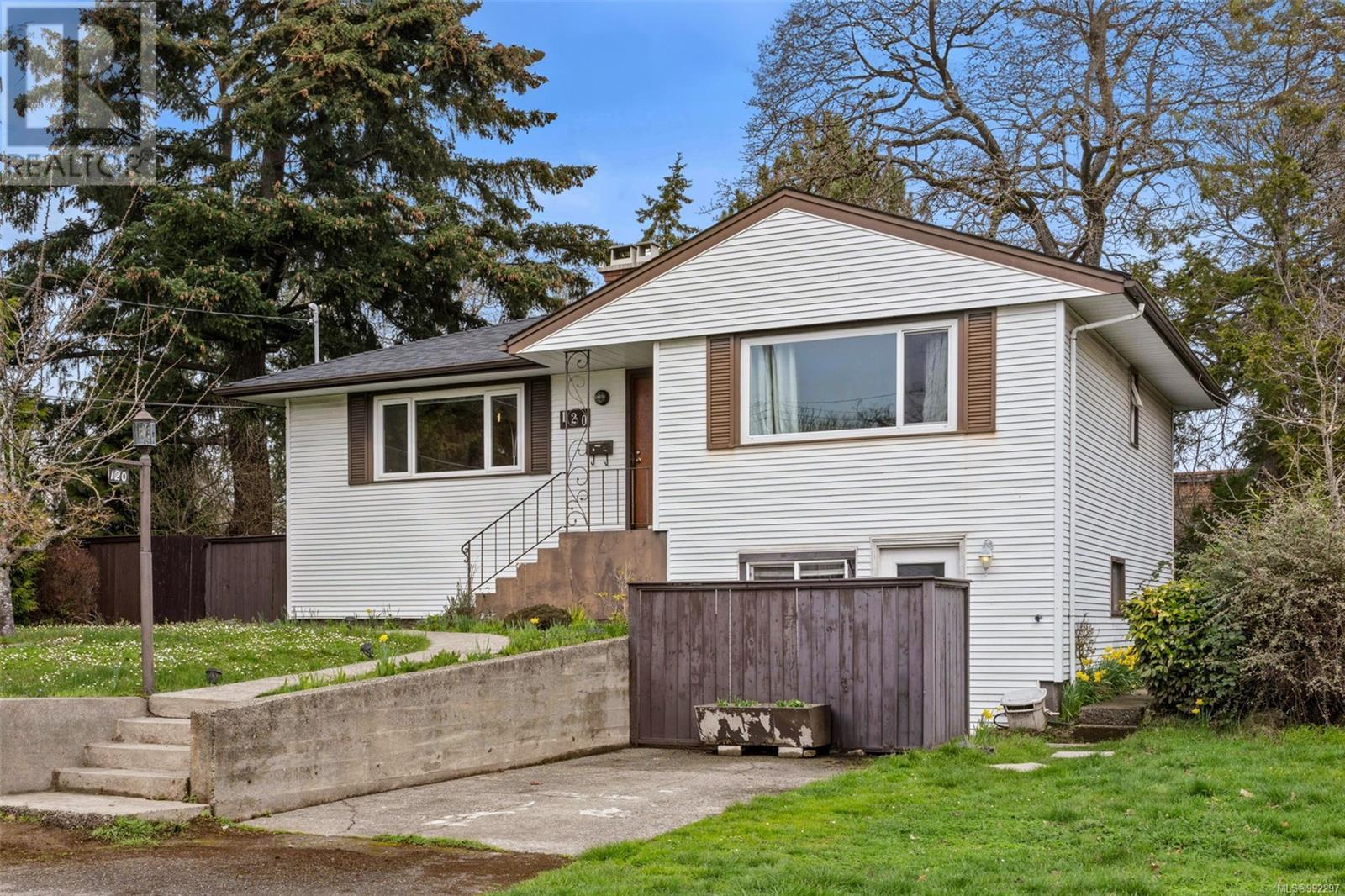 Property at 120 Kamloops Ave image 2