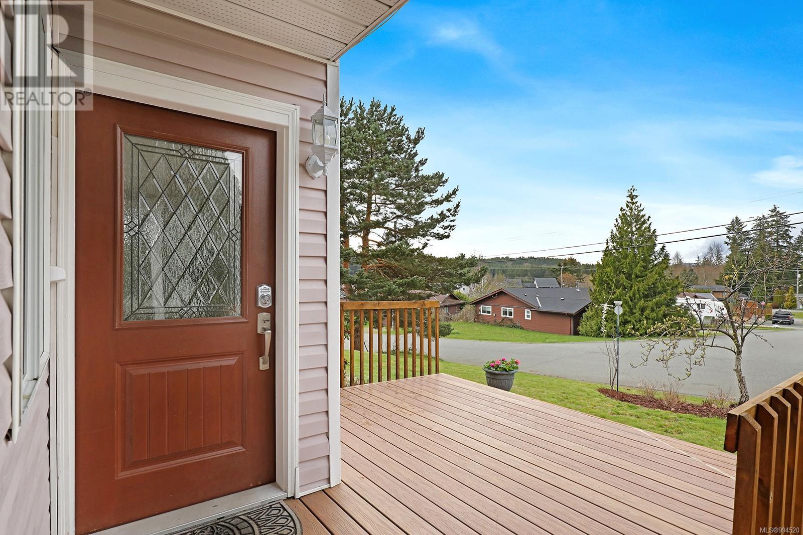 Property at 521 Quadra Ave image 3
