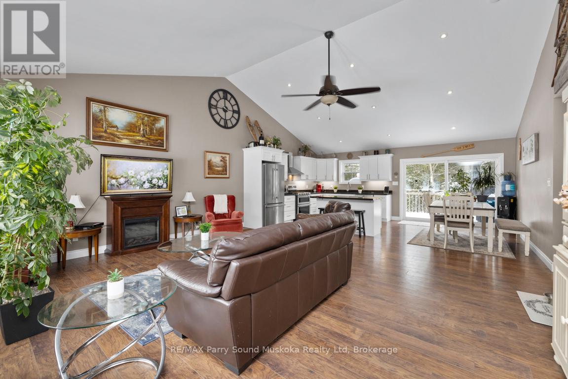 52 Meadows Avenue, Tay, Ontario  L0K 2C0 - Photo 12 - S11952996