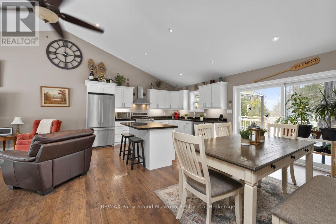 52 Meadows Avenue, Tay, Ontario  L0K 2C0 - Photo 16 - S11952996