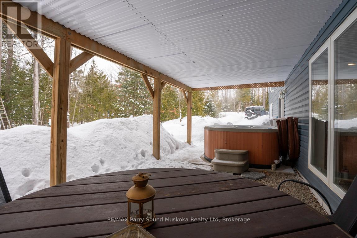 52 Meadows Avenue, Tay, Ontario  L0K 2C0 - Photo 9 - S11952996