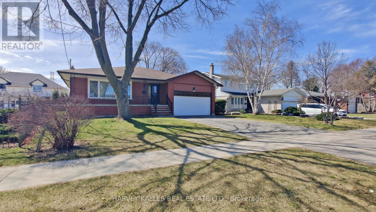 2176 Stanfield Road, Mississauga, Ontario  L4Y 1R5 - Photo 1 - W12073920