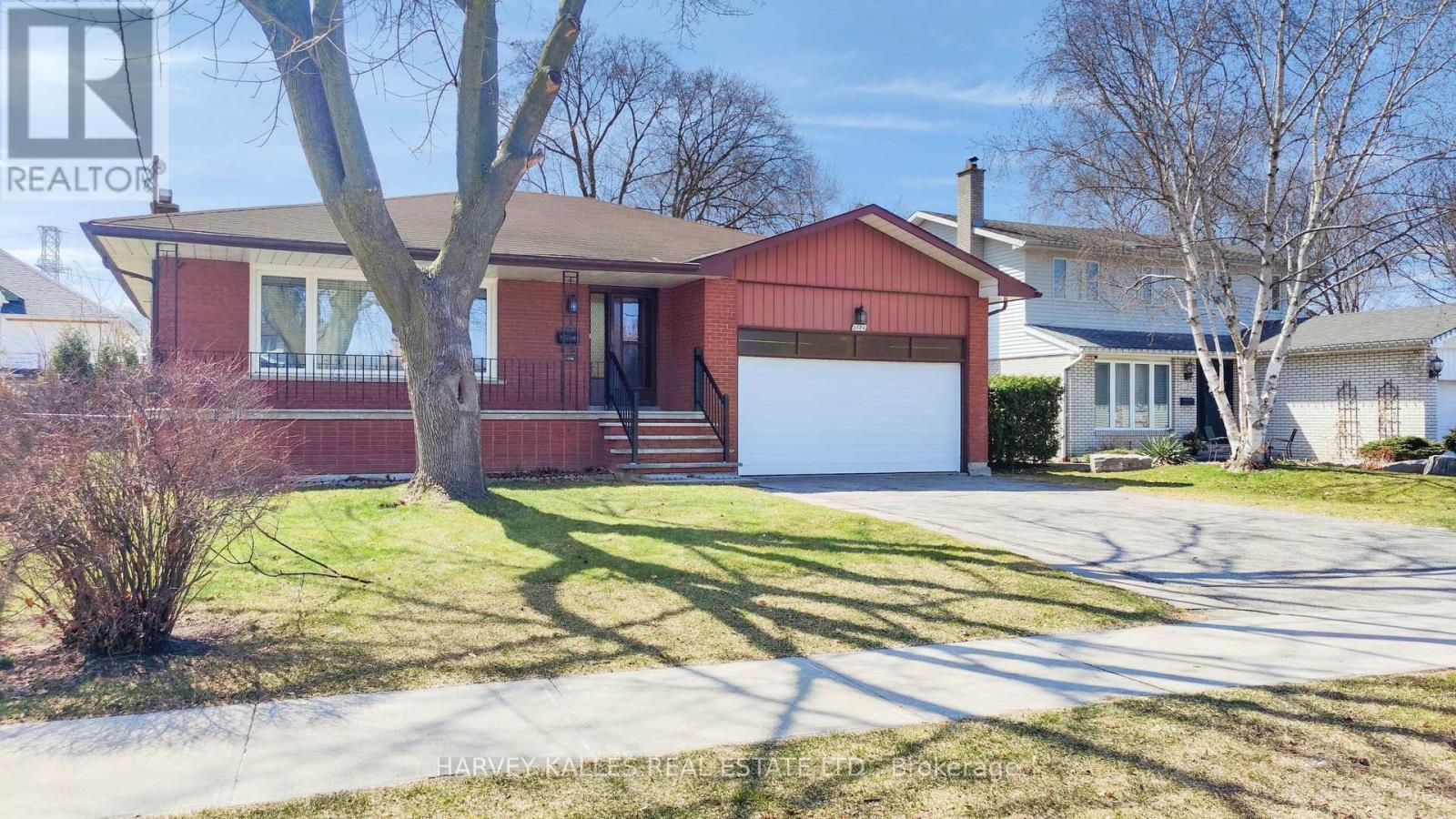 2176 Stanfield Road, Mississauga, Ontario  L4Y 1R5 - Photo 2 - W12073920