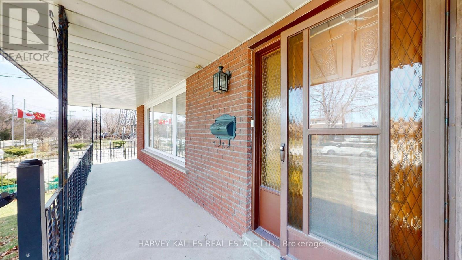 2176 Stanfield Road, Mississauga, Ontario  L4Y 1R5 - Photo 4 - W12073920