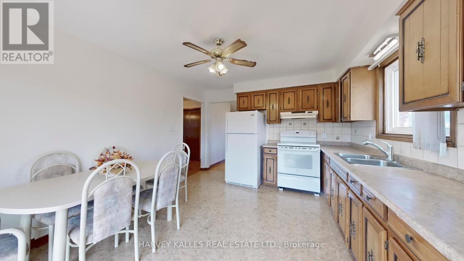 2176 Stanfield Road, Mississauga, Ontario  L4Y 1R5 - Photo 8 - W12073920