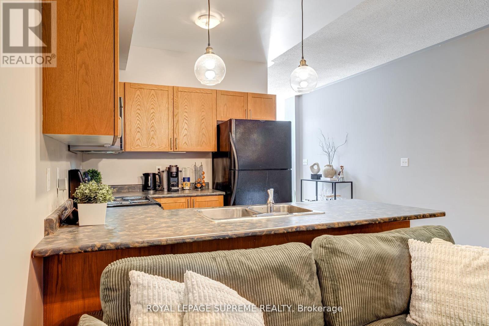 184 Wiltshire Avenue, Toronto, Ontario  M6N 5G2 - Photo 12 - W12074029