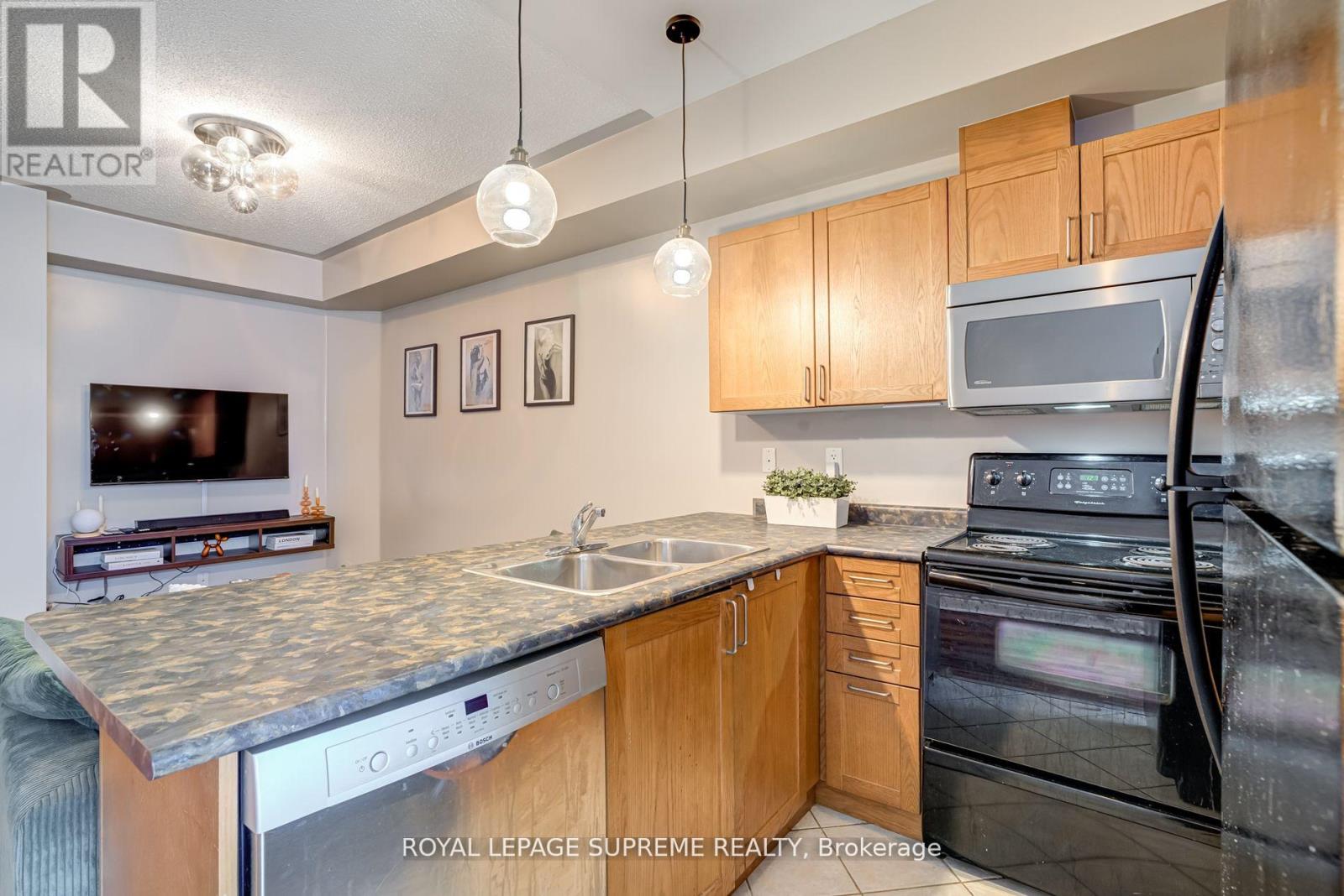 184 Wiltshire Avenue, Toronto, Ontario  M6N 5G2 - Photo 16 - W12074029