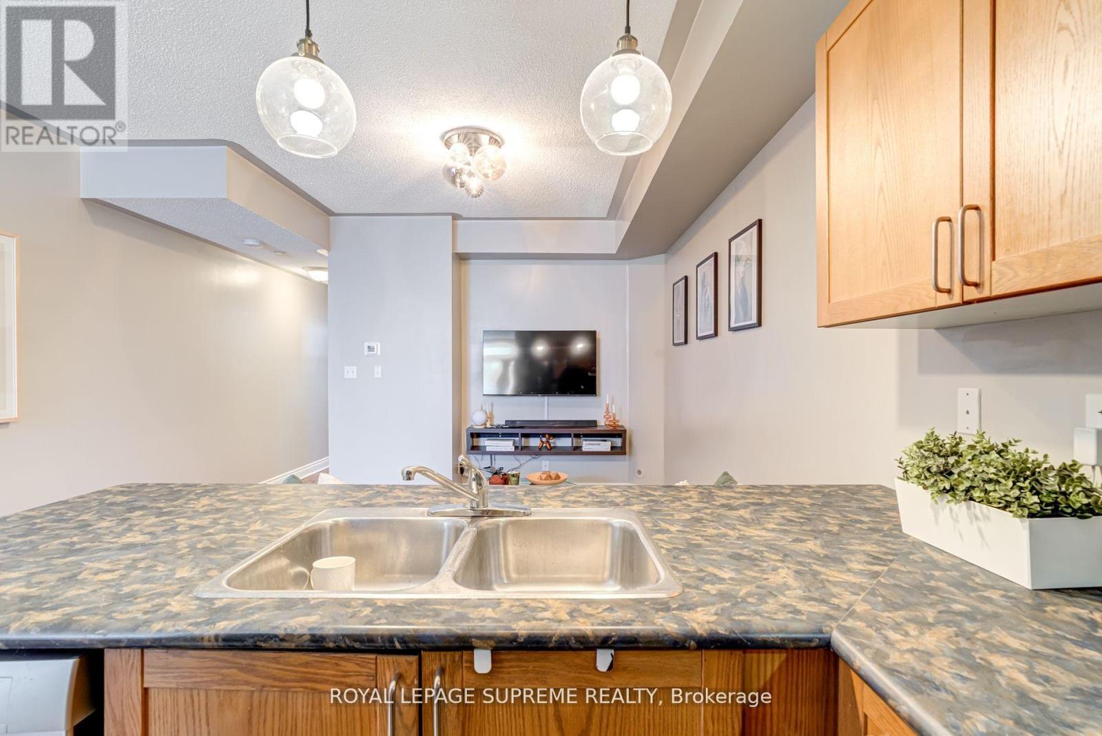 184 Wiltshire Avenue, Toronto, Ontario  M6N 5G2 - Photo 17 - W12074029