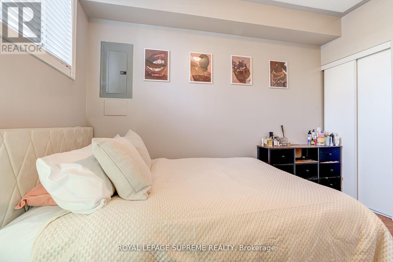 184 Wiltshire Avenue, Toronto, Ontario  M6N 5G2 - Photo 26 - W12074029