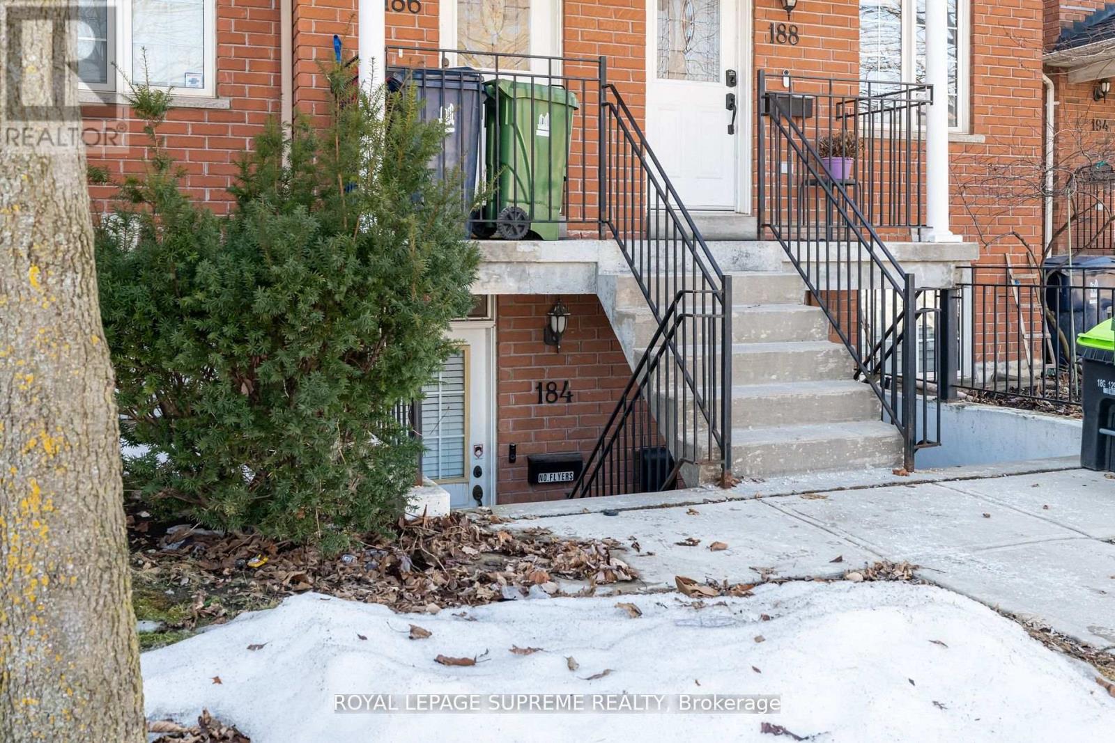 184 Wiltshire Avenue, Toronto (Weston-Pellam Park), Ontario  M6N 5G2 - Photo 3 - W12074029