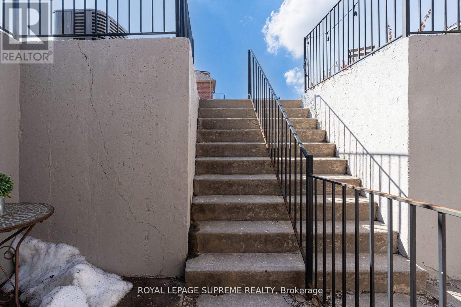 184 Wiltshire Avenue, Toronto, Ontario  M6N 5G2 - Photo 35 - W12074029