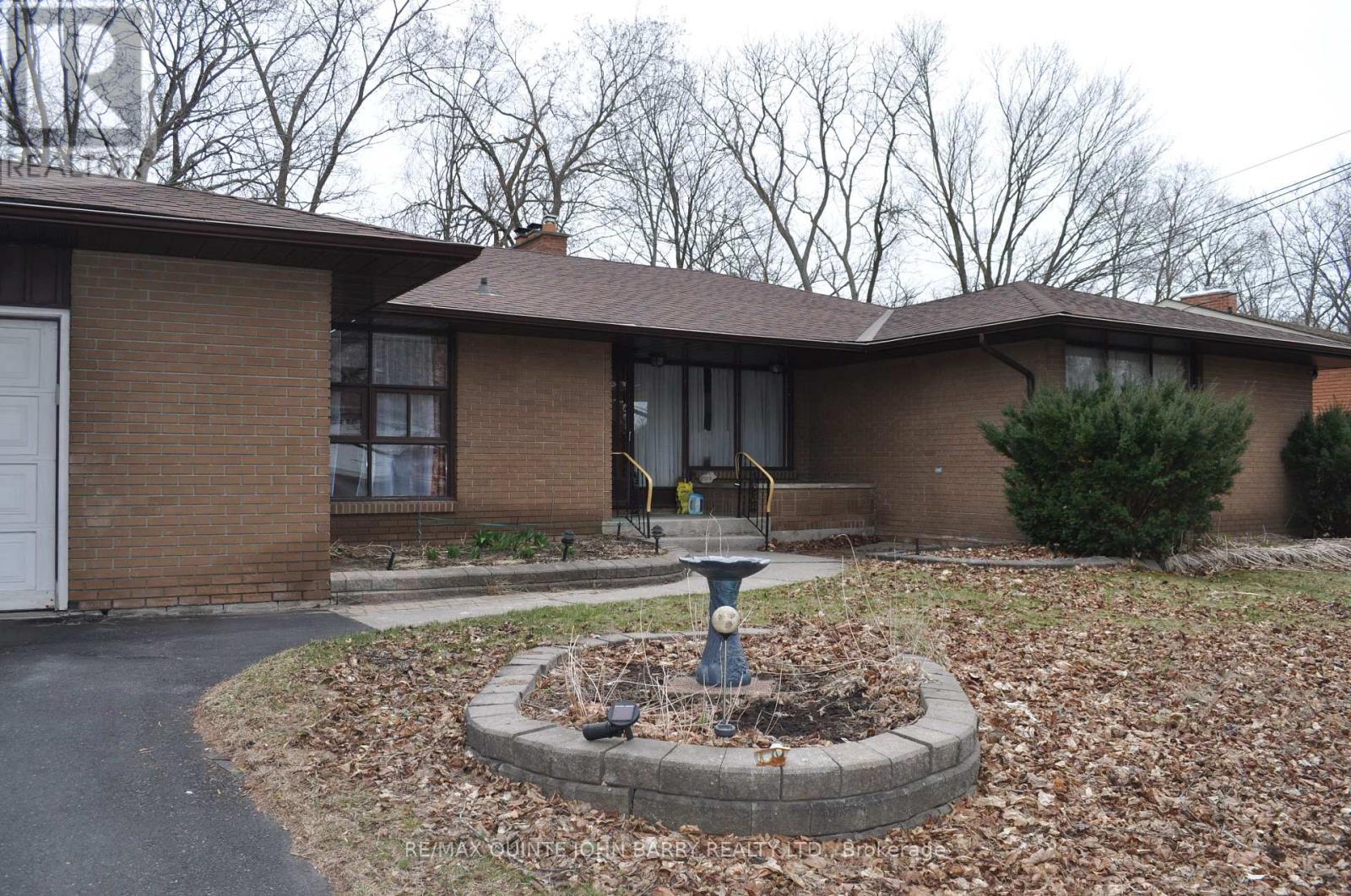 Property at 14 PARKVIEW HEIGHTS image 2
