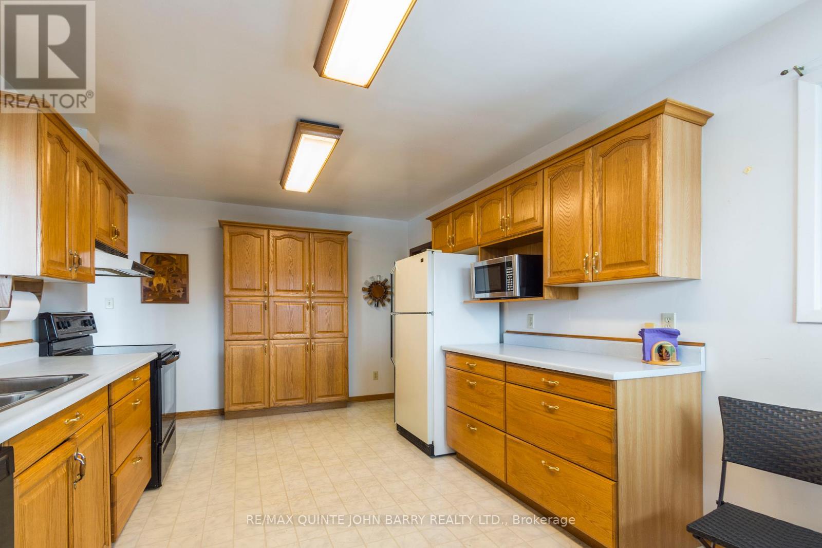 Property at 14 PARKVIEW HEIGHTS image 5